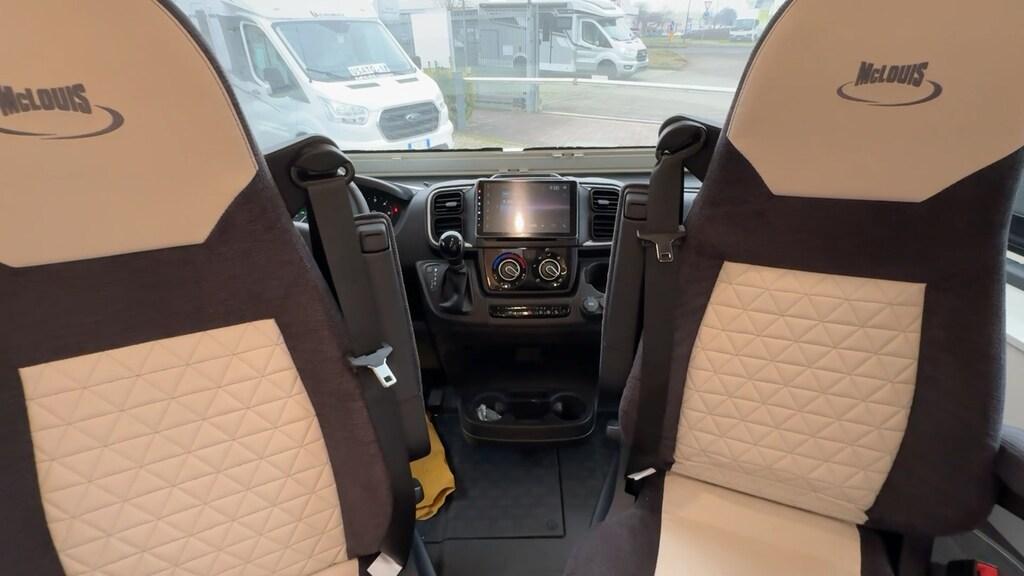 Nevis 879 auto