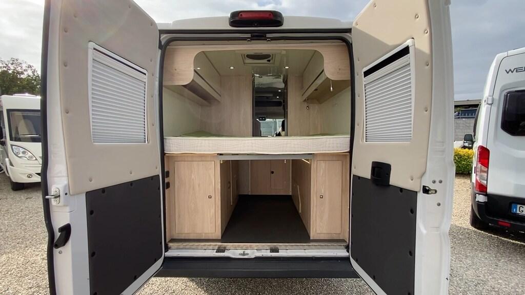 Van 01