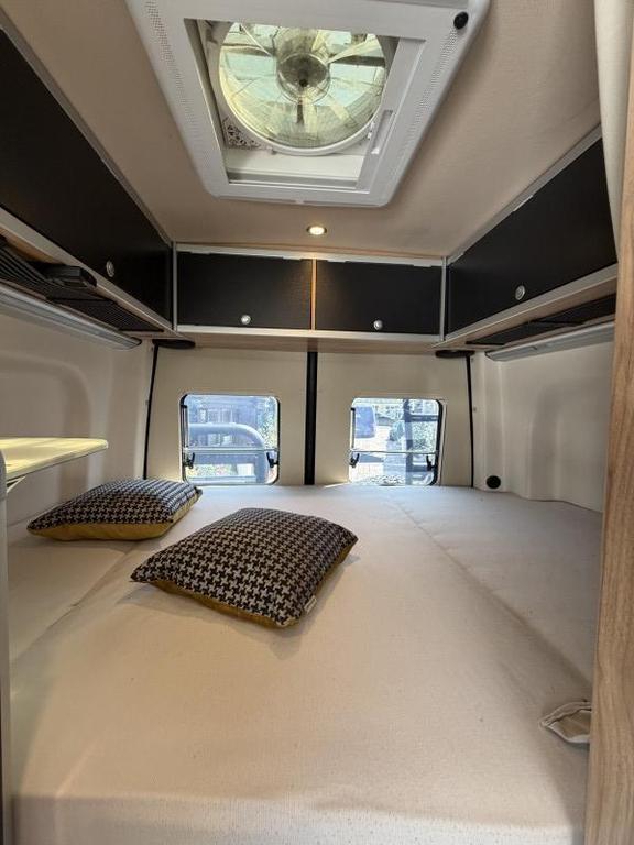 Hymer Camper Van Grand Canyon S Crossover auto
