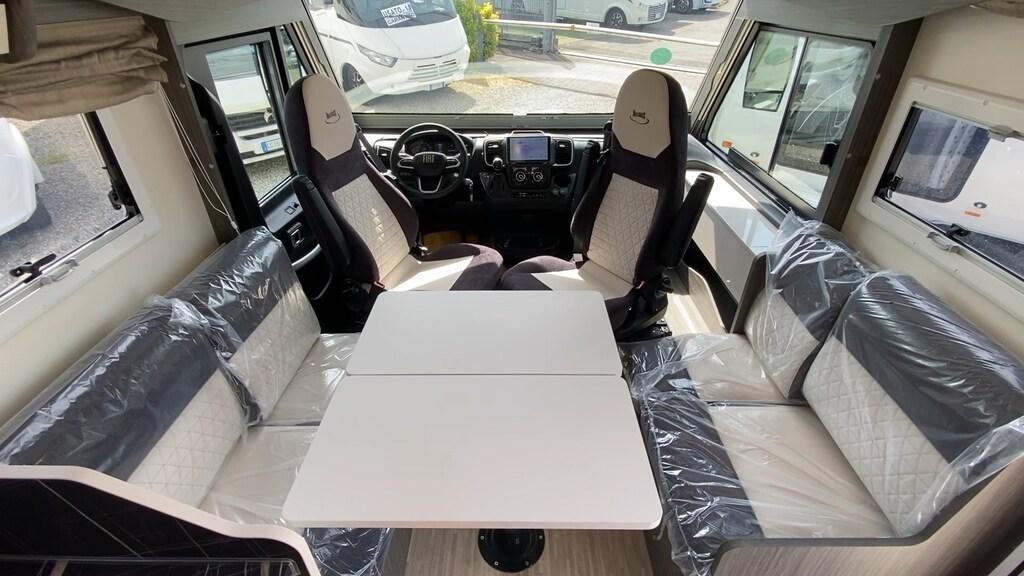 Nevis 870 auto