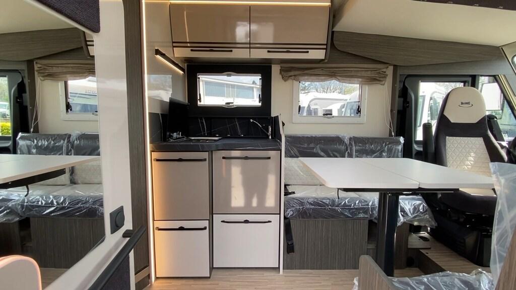 Nevis 870 auto