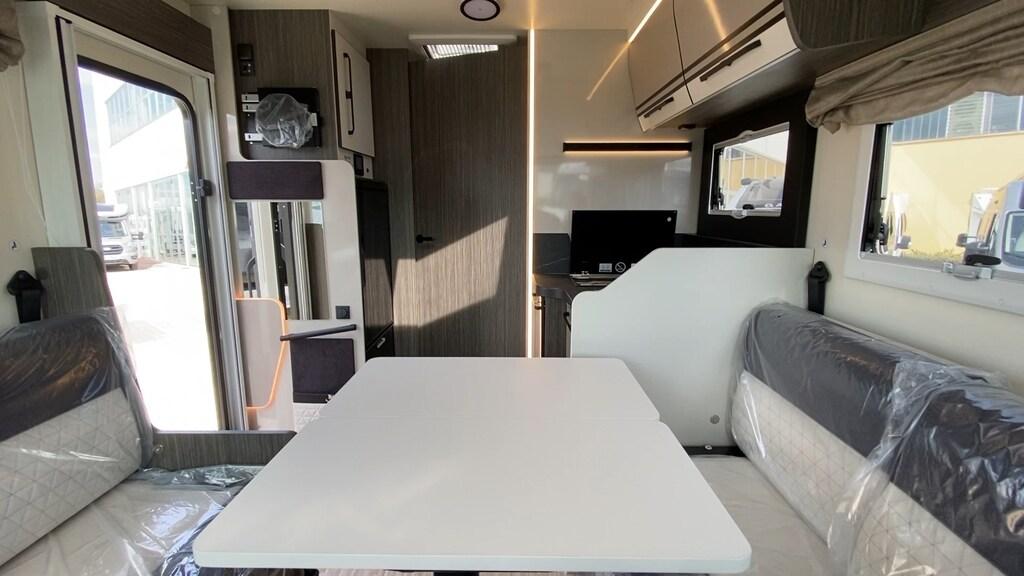 Nevis 870 auto