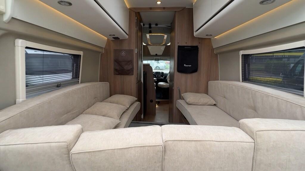Select Family Van Auto