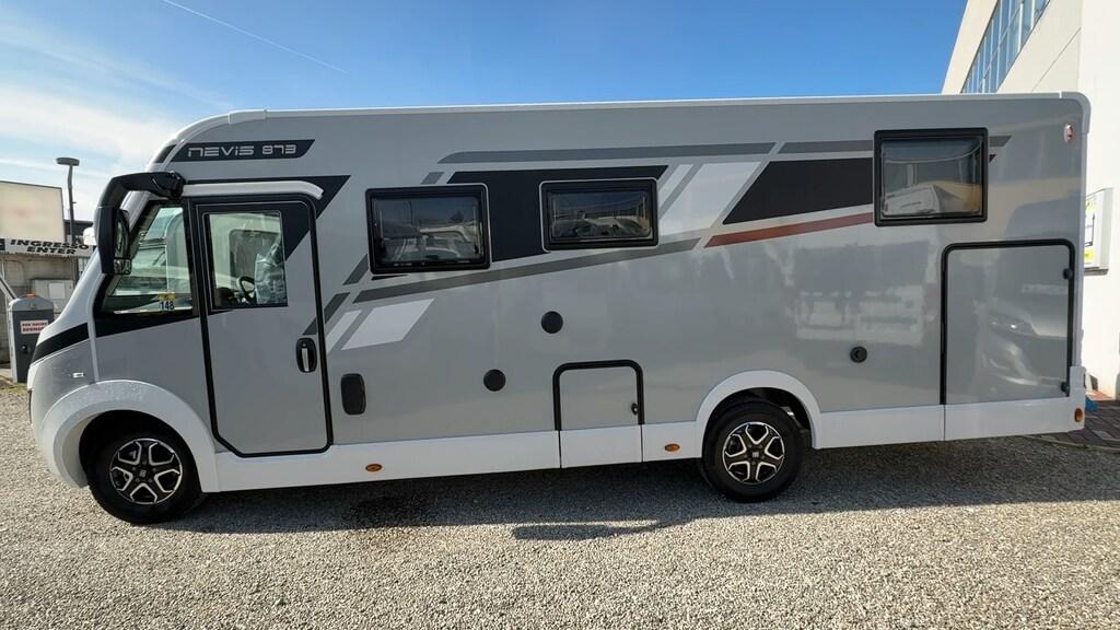 Nevis 873 auto