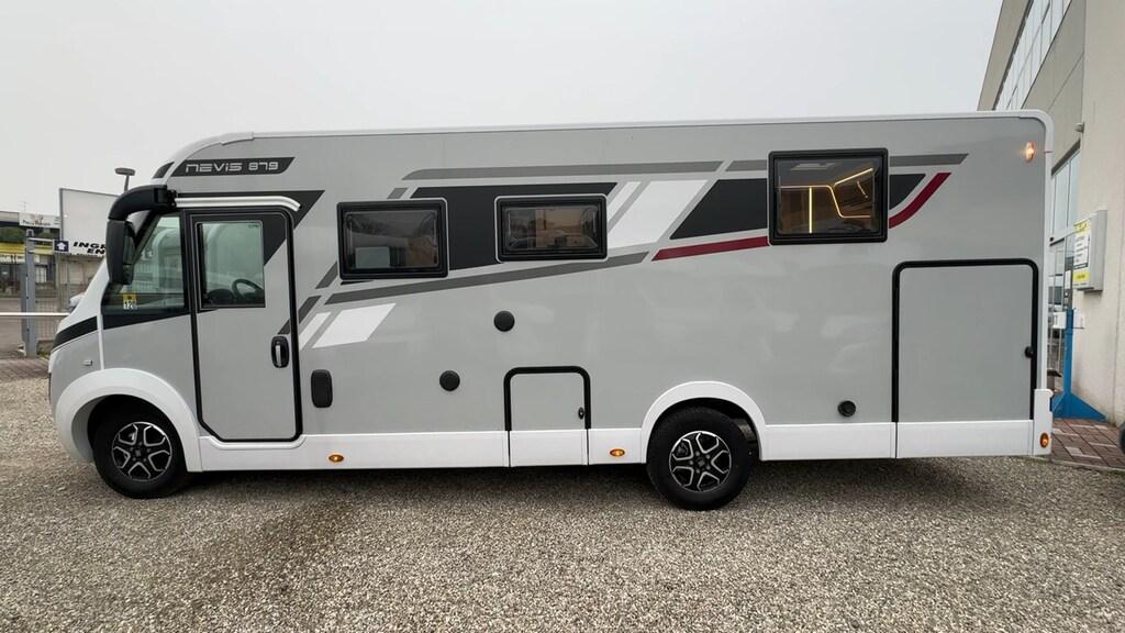 Nevis 879 auto