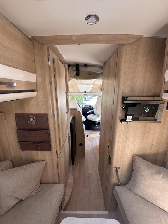 Select 2020 Select Living Van auto
