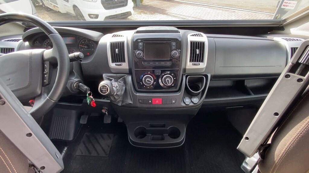 Van 01