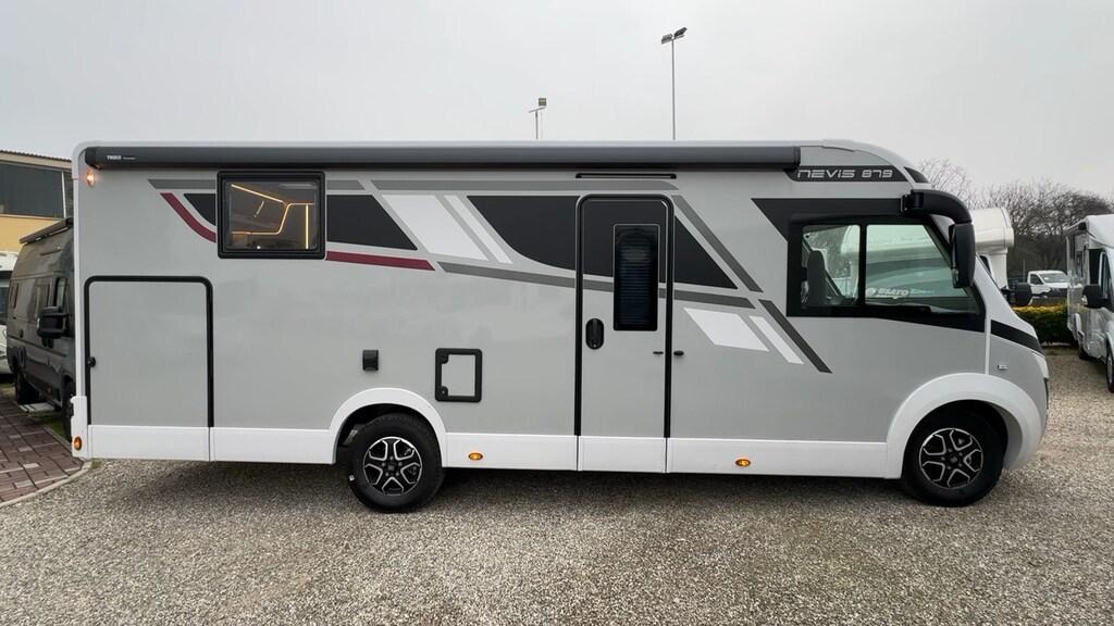 Nevis 879 auto