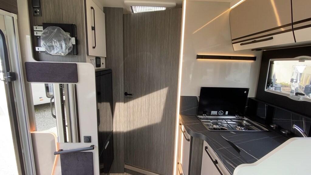 Nevis 870 auto