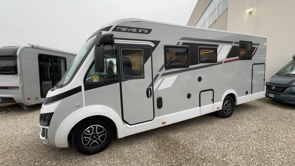 Nevis 879 auto