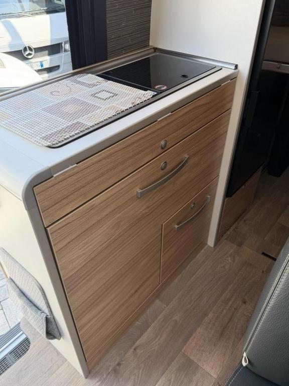 Hymer Camper Van Grand Canyon S Crossover auto