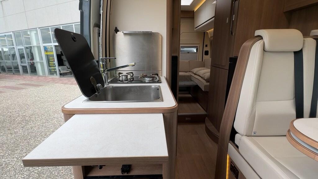 Select Family Van Auto