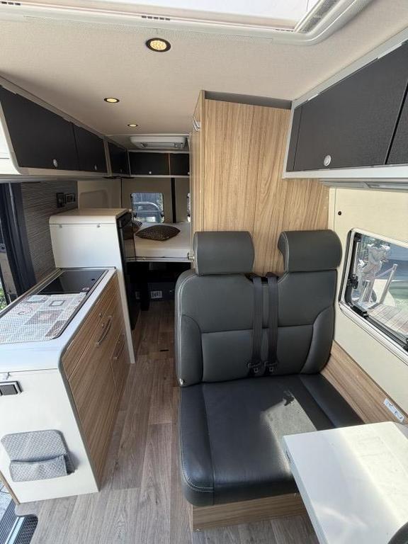 Hymer Camper Van Grand Canyon S Crossover auto